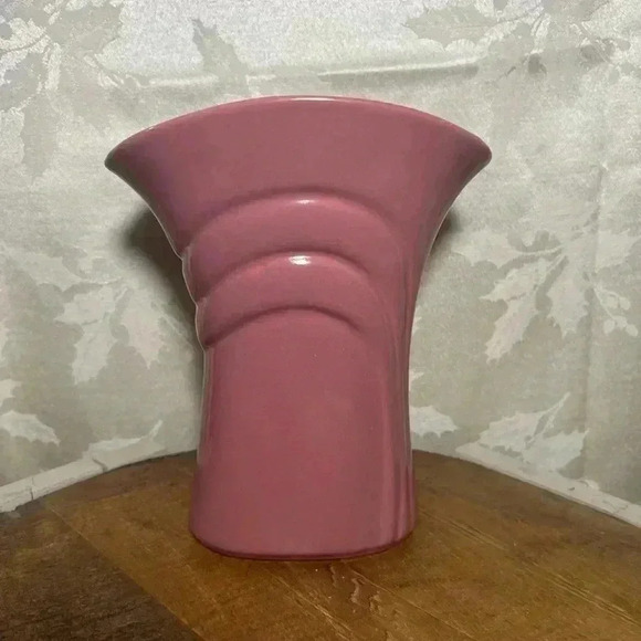 Vintage Art Deco  Pink Ceramic Vase - Picture 1 of 5